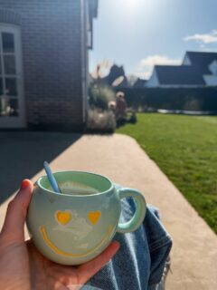 23.2 - 1.3 🌷 De weken lijken voorbij te vliegen!

1: de lente is in zicht 🌼
2: altijd aan het turnen en nieuwe dingen aan het proberen
3: spontaan bezoekje aan @lynnvanleunen en Luna
4: zo lief samen 🥹
5: de week na de carnavalsvakantie dus rustige back to work, opgestart vanuit bed. Heerlijk dat dit kan.
6: diffuser aan met peppermint en lemon voor de focus
7: Pip bij opa en oma op maandag
8: borreltafel als afsluiter van de carnavalsvakantie
9: eerste schoolrun weer. Tijn rende al vooruit. Als ze zo samen lopen dan ben ik zo trots 
10: altijd nieuwe dingen leren
11: simpel agv'tje
12: Pip aan de thee 🫖 
13: eerste keer weer jn de zandbak. Heerlijk!
14: zo sneu als ik haar wakker moet maken om de rest van school te gaan halen
15: gelukt 
16: zusjes 🩷
17: Jaarlijkse uitje met Vanja's kant van de familie. Met opa.
18: en oma
19: onze voetballer. Inmiddels zijn eerste wedstrijdjes gehad ⚽️