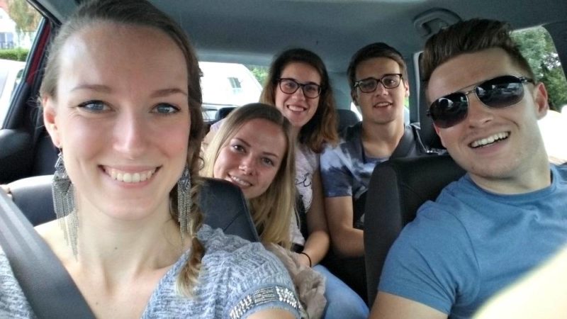 Familie in de auto
