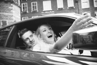 22-08-2014 💍 11 jaar getrouwd 🥹 gisteren samen met de kids gaan bowlen en een ijsje eten. Vandaag met z'n tweetjes naar de sauna 🧖🏼♀️🧖🏼 Heerlijk kunnen kletsen, toekomstplannen bespreken, dankbaar zijn voor hoe we elkaar nog steeds zien en steeds opnieuw kiezen, terugkijken op al die jaren, 4 kinderen rijker, lekker eten, een wijntje bij het eten, bubbelen, sauna, lekker niks doen en ons vooral heel gezegend voelen. We kijken ook elk jaar samen met de kids onze trouwfilm, zo leuk 💞