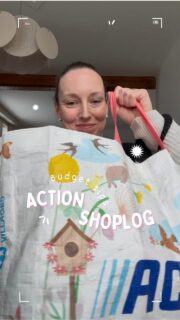 🛍️ Naar de ACTION en deze dingen kon ik niet laten liggen 🙈

🥳 De thuis zo geliefde alcohol markers voor cozy coloring plus nog 2 kleurboeken en washi tape nam ik mee voor het kinderfeestje van een vriedinnetje van Mees
🚽 2 pleeborstels want die waren kapot en nodig 😅
🎂 Te leuke taartschep en taartmes 
🐣 Wat Paas spulletjes die er al lagen
🧁 Nieuwe cupcakevormpjes met leuke hartjes 💕 
🧑‍🏫 Een krijtbord sticker, deze zag ik bij @mamas_meisje 😍 zo leuk hier op de deur in de speelkamer. Ik laat hem zien als hij erop zit.
🕯️ Nieuwe kaarsen en 2 kandelaars. Tip: kaarsen vind je ook vaak goedkoop bij een kringloop!
👜 Een klein portemonneetje want de grote past niet in mijn handtas
🗑️ Bio zakken 🌱 
🖊️ 2 badstof etuis voor rondslingerende alcohol markers
🧺 En als laatste een te leuk opbergmandje. Inmiddels staat hij op de wc met wc rollen erin 🤣✌🏻

#actionfinds #actionnederland #budgettips