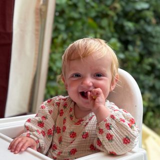 Pip loopt 🥳🥳
Sinds 1,5 week hier en daar 1-2 stapjes maar dit was voor het eerst een heel stuk 🩷 met een heel feestcommite door grote zus en broers 🥹