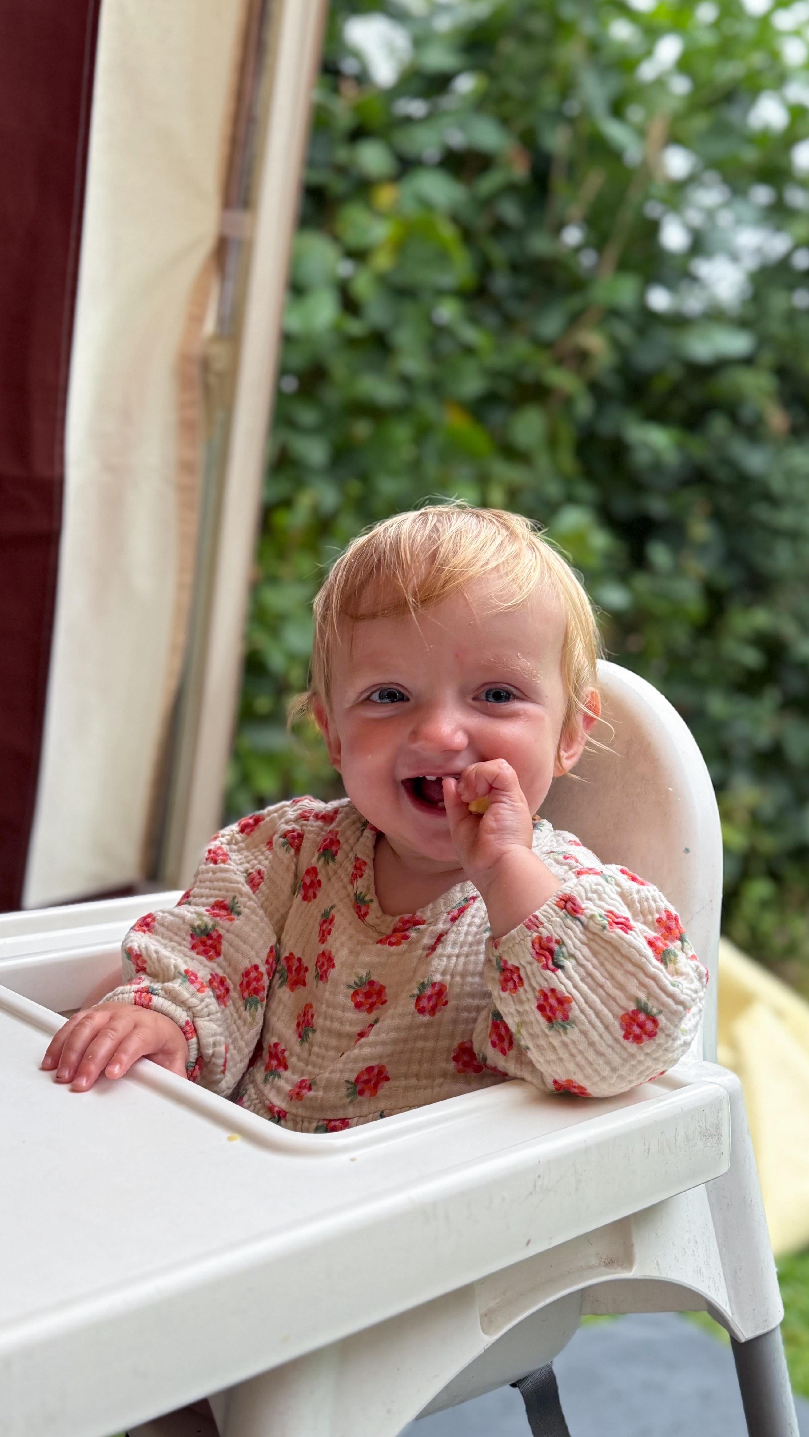 Pip loopt 🥳🥳
Sinds 1,5 week hier en daar 1-2 stapjes maar dit was voor het eerst een heel stuk 🩷 met een heel feestcommite door grote zus en broers 🥹