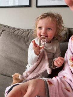 Het leven leven 🩷 in het moment. Even geen weekly recaps meer, het komt zoals het komt. Het gaat goed, ik ben af en toe lekker aan het sporten en stiekem had ik dat echt gemist maar ik voelde daar bijna 2 jaar lang ook echt even geen ruimte voor en dat is ook helemaal prima 🙏🏻 lekker om nu op dat vlak ook weer een stukje regie terug te pakken. Volgende week gaan we op vakantie met de vouwwagen. Ik kijk er enorm naar uit! Geen schoolruns, geen sport, gewoon lekker zien wat de dag brengt. Samen 🫶🏻 gaan jullie nog weg in de meivakantie?