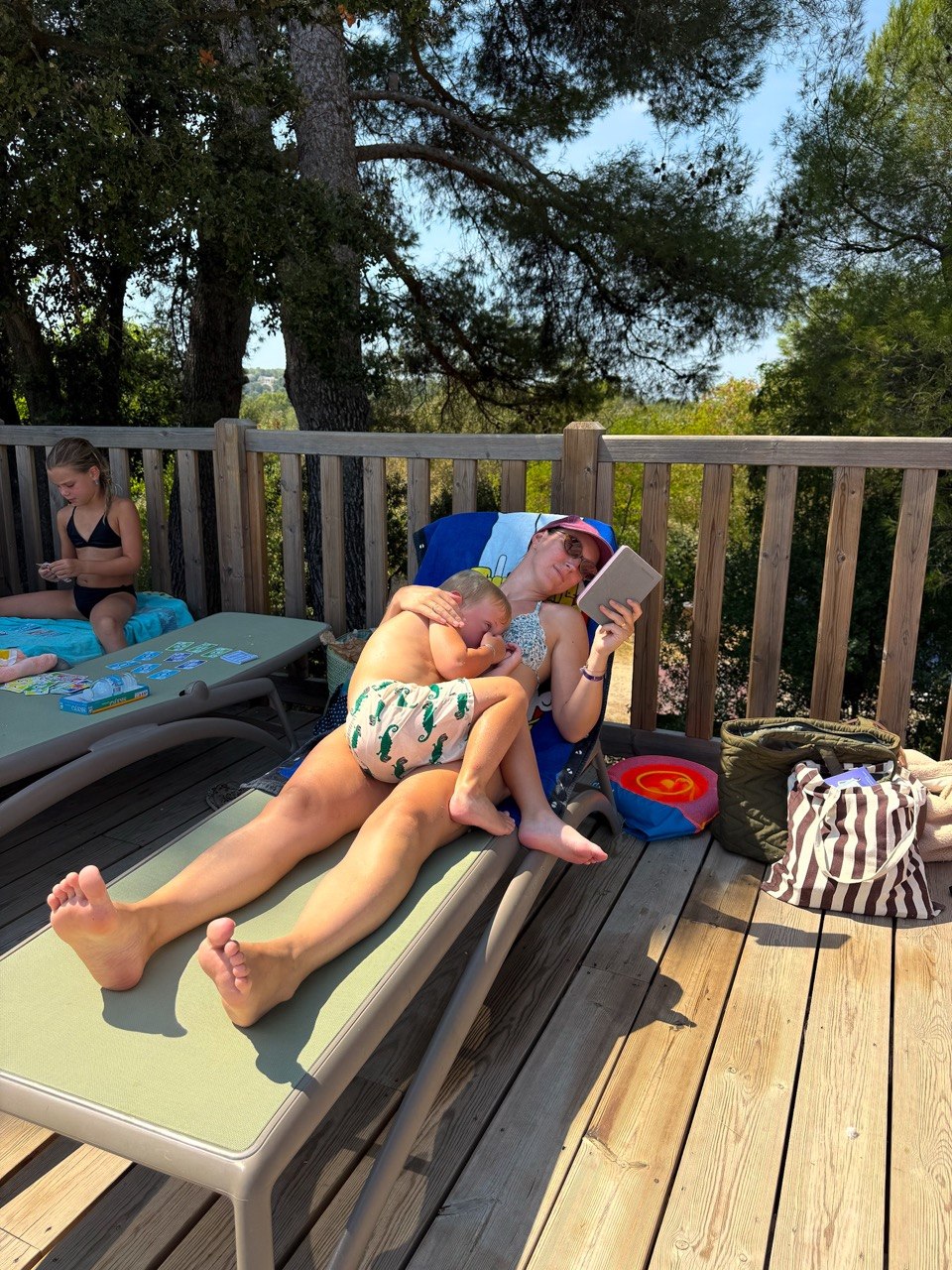 Knuffelen met Tijn en een boek lezen op mijn ereader