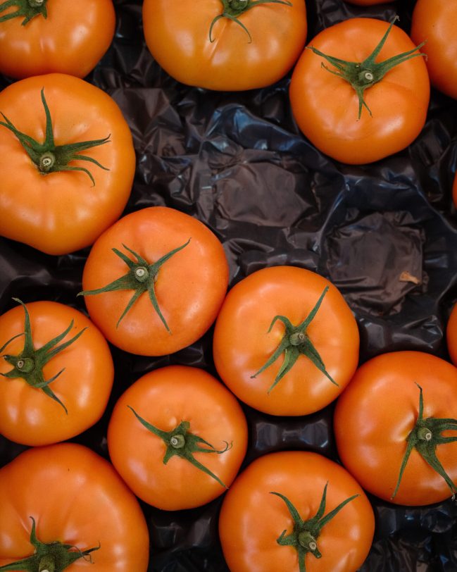 Tomaten in een kist